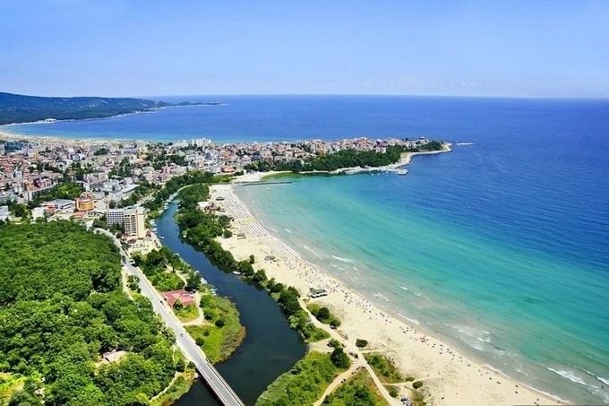Болгария откроет летний туристический сезон с 1 мая 2021 года