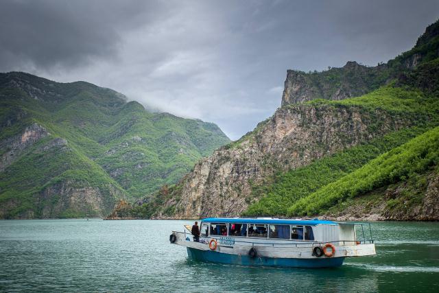 Озеро Коман в Албании