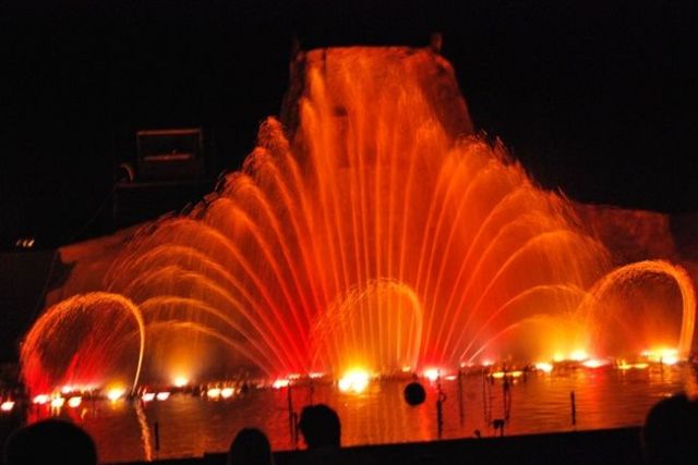 Шоу танцующих фонтанов на Кипре
