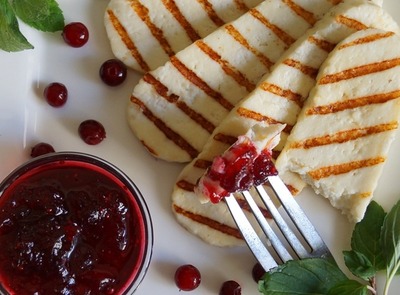 Жареный на решетке сыр